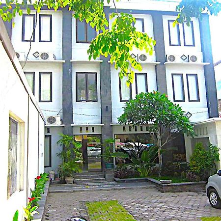 OYO 3156 Hotel Warta Dua Denpasar Exterior foto
